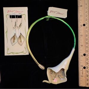 Betsey Johnson CALLA LILY COLLAR GREEN Flower Rhinestone Necklace & Earrings Set